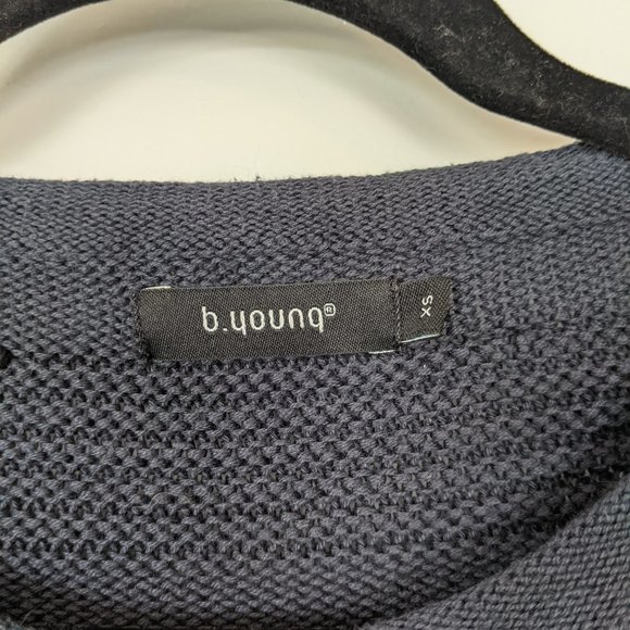 b.Young Navy Sweater with Wide Sleeves - Picture 2 of 6